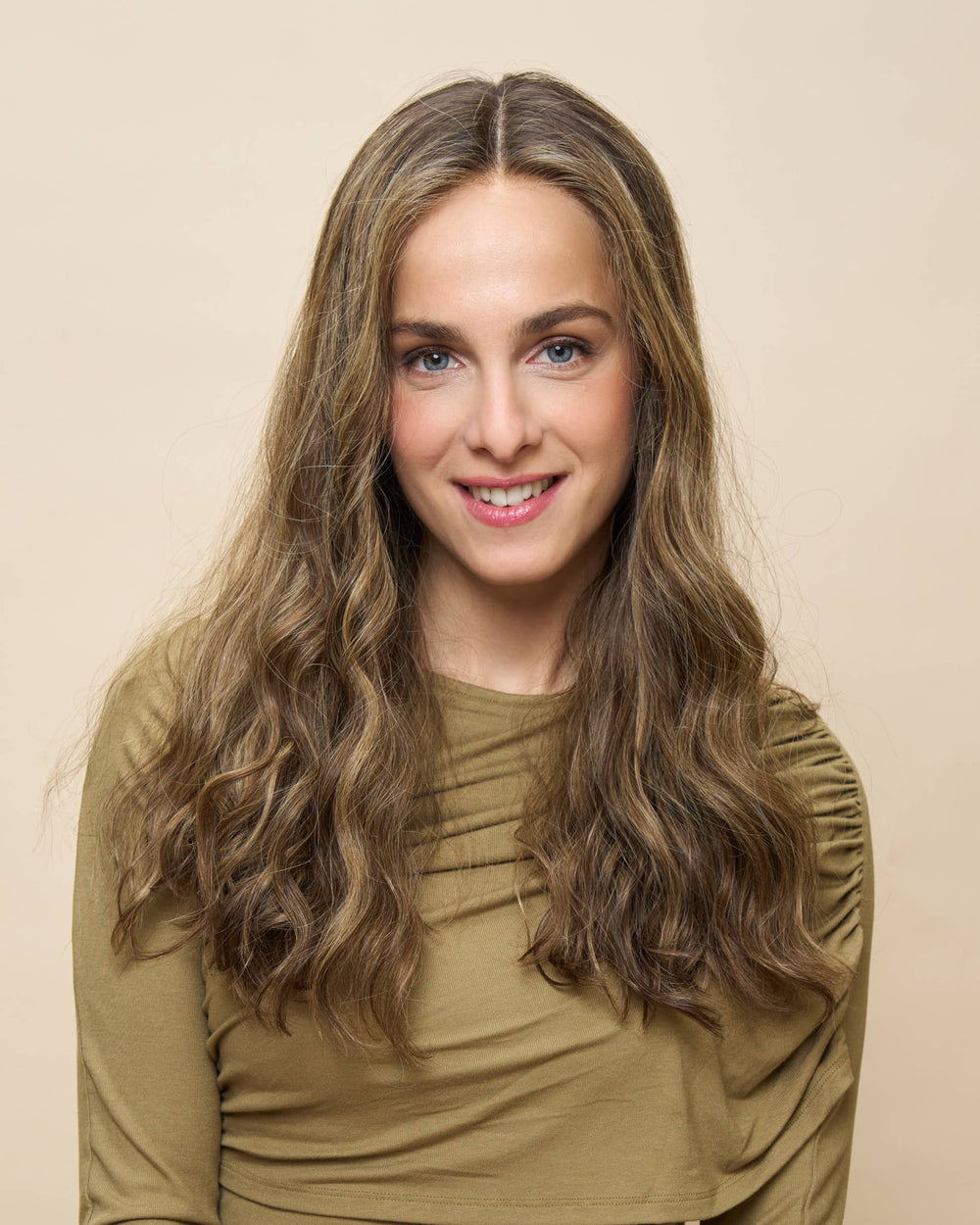 Ashy Dark Blonde 22" wavy wig