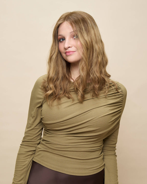 Sunkissed Blonde 18" wavy wig — angled1