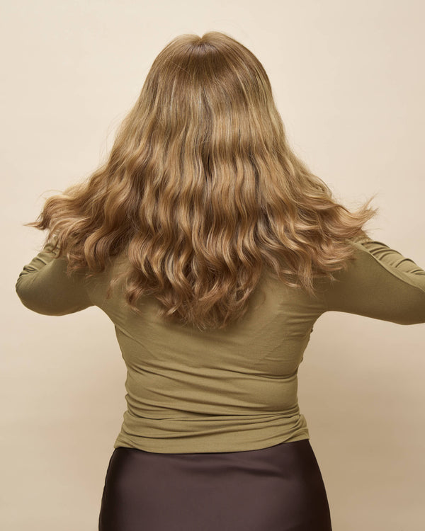 Sunkissed Blonde 18" wavy wig — side